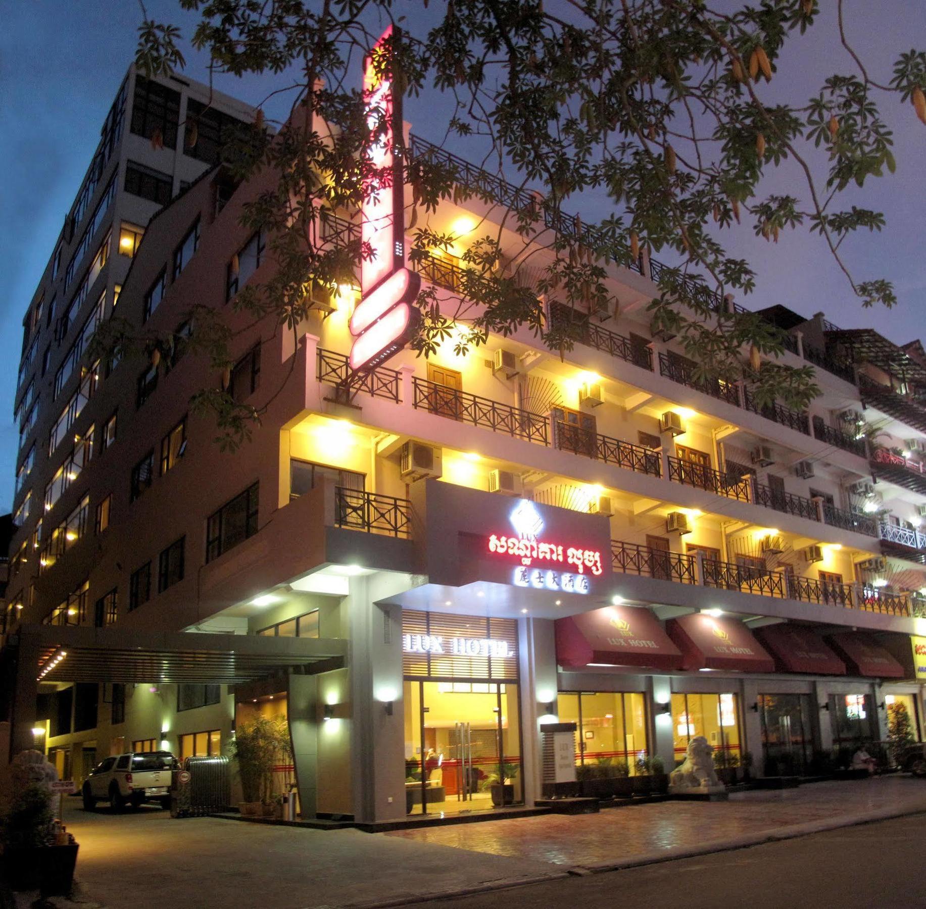 Lux Riverside Hotel & Apartment Phnom Penh Exterior foto